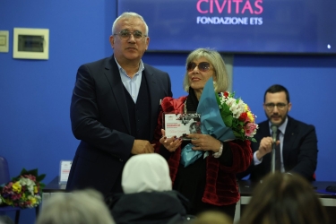 https://www.tp24.it/immagini_articoli/24-03-2026/la-seconda-edizione-del-premio-emanuela-loi-alla-salemitana-teresa-fiscelli-250.jpg