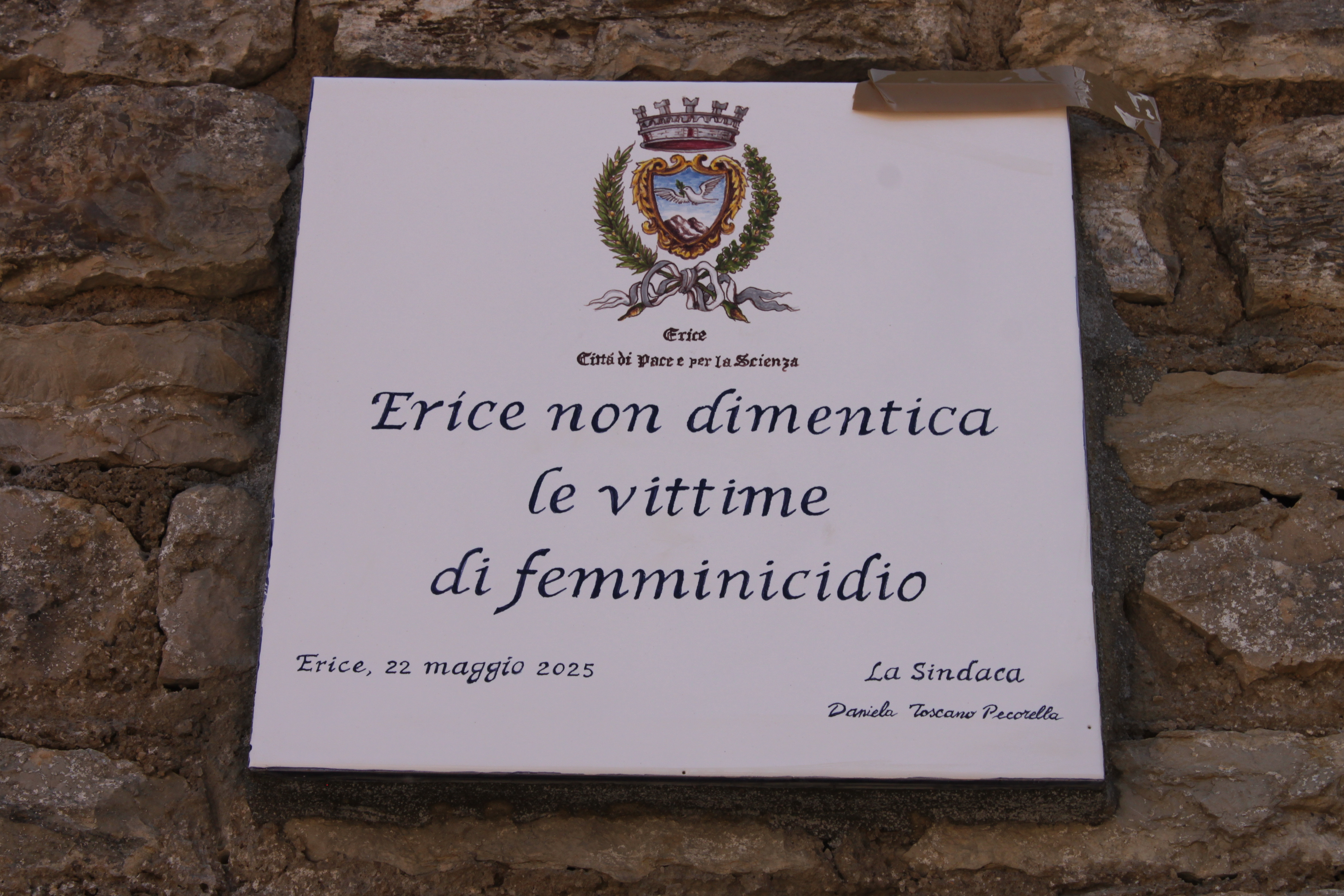 https://www.tp24.it/immagini_articoli/24-05-2025/1748047193-0-erice-inaugurato-il-luogo-della-memoria-contro-la-violenza-sulle-donne-paolo-genco-e-il-nuovo-vicesindaco.jpg