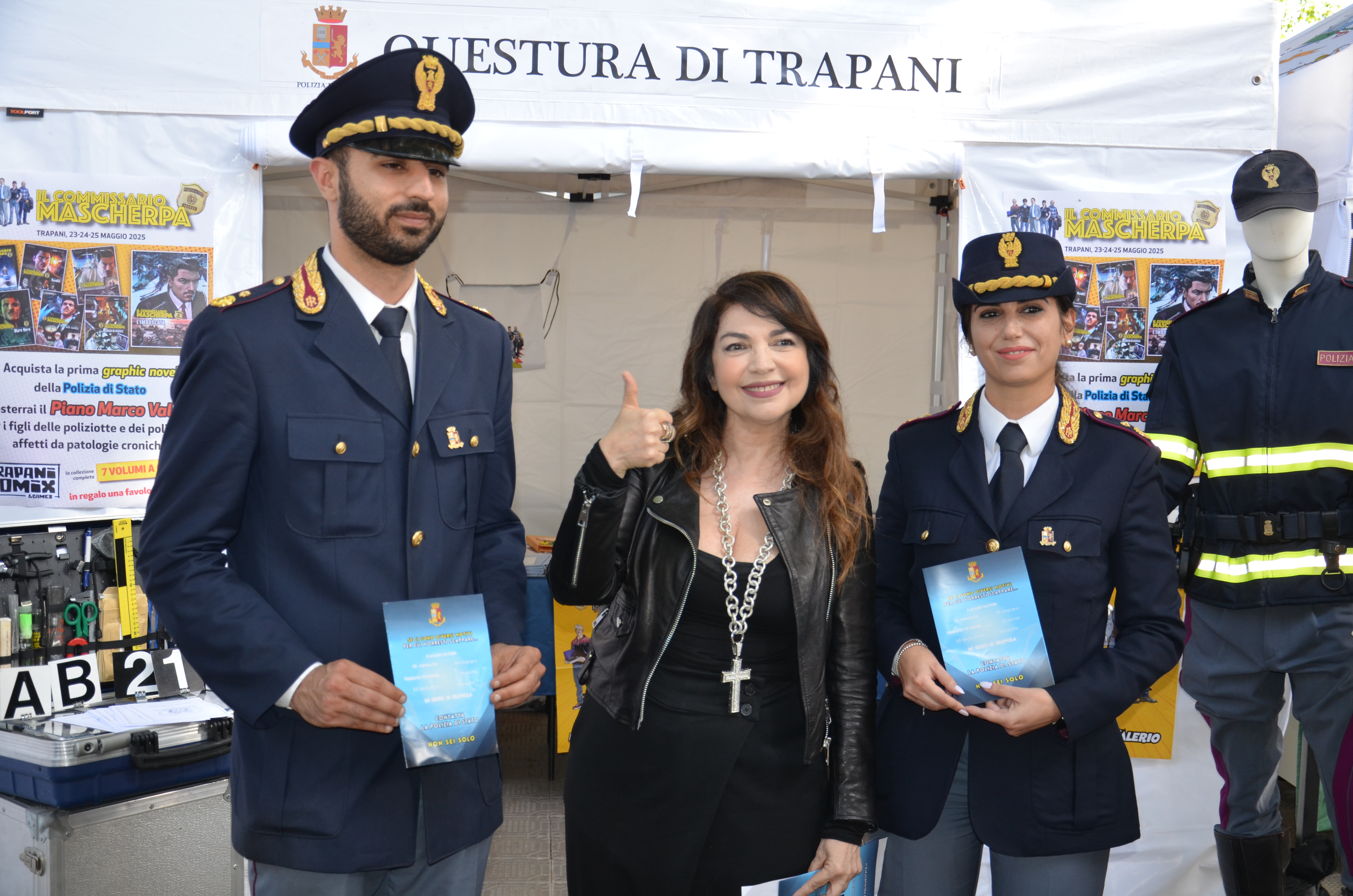 https://www.tp24.it/immagini_articoli/24-05-2025/1748098232-0-la-polizia-di-stato-al-trapani-comix.jpg