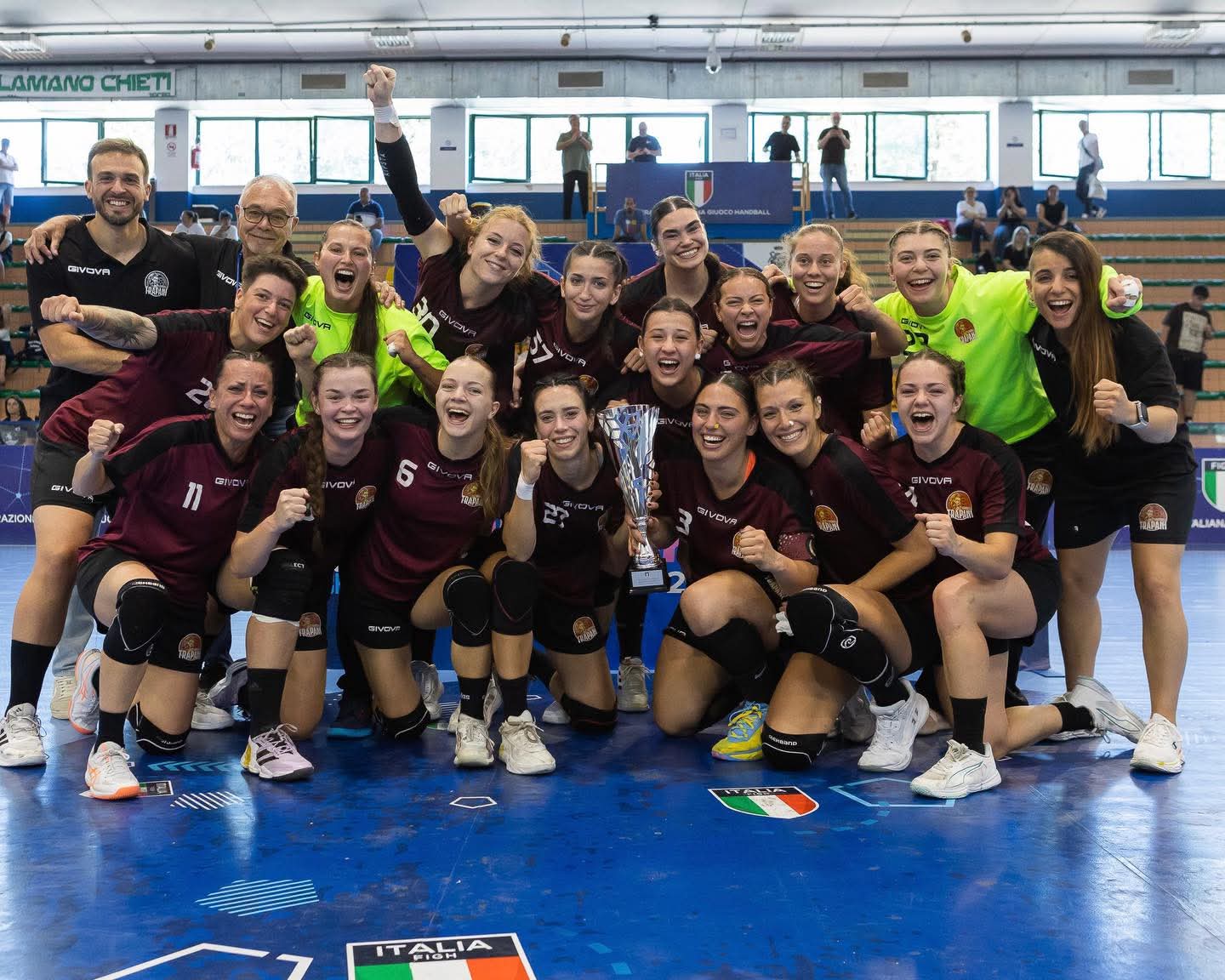 https://www.tp24.it/immagini_articoli/24-05-2026/1779632845-0-l-handball-trapani-scrive-la-storia-e-promozione-in-serie-a1.jpg