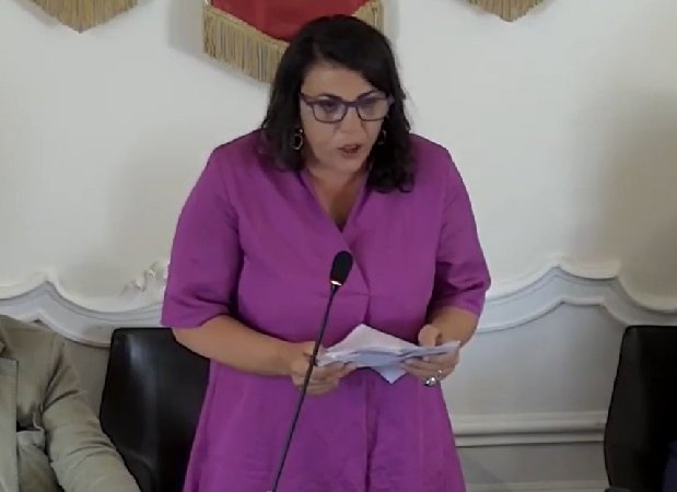 https://www.tp24.it/immagini_articoli/24-06-2026/1782309780-0-trapani-bianco-torna-in-consiglio-nuovi-equilibri-a-palazzo-cavarretta.jpg
