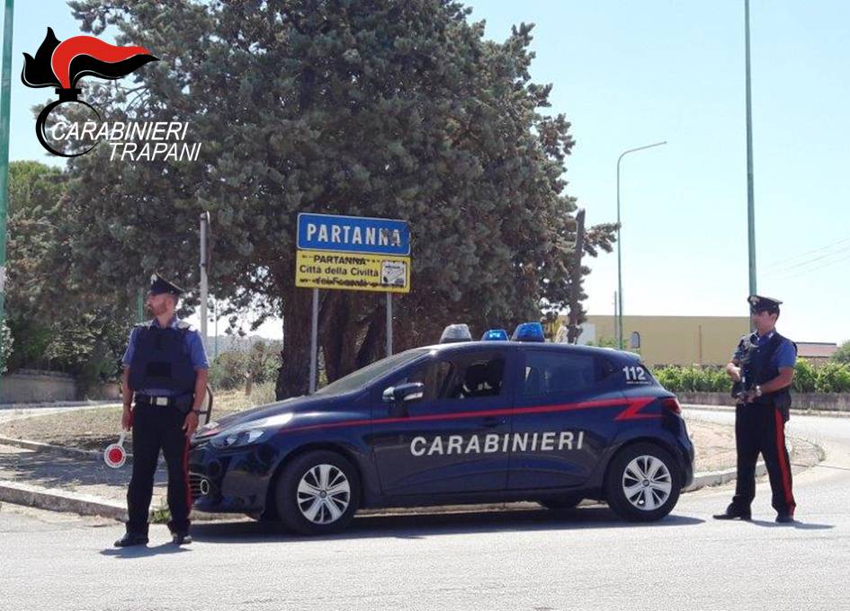 https://www.tp24.it/immagini_articoli/24-07-2025/1753353899-0-un-chilo-di-cocaina-in-auto-arrestata-coppia-di-marsala.jpg
