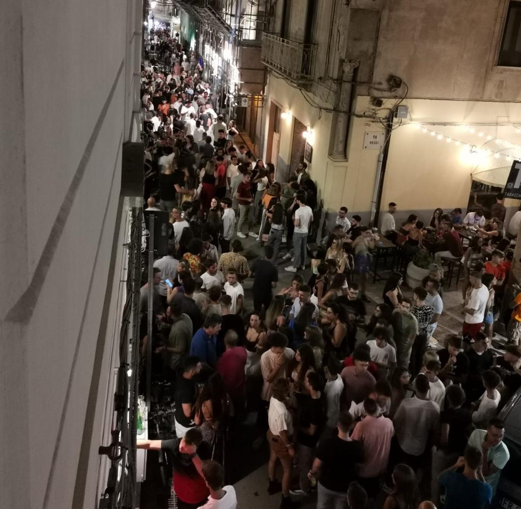 https://www.tp24.it/immagini_articoli/24-07-2025/1753366449-0-musica-dai-balconi-contro-il-frastuono-della-movida-la-protesta-dei-trapanesi.jpg