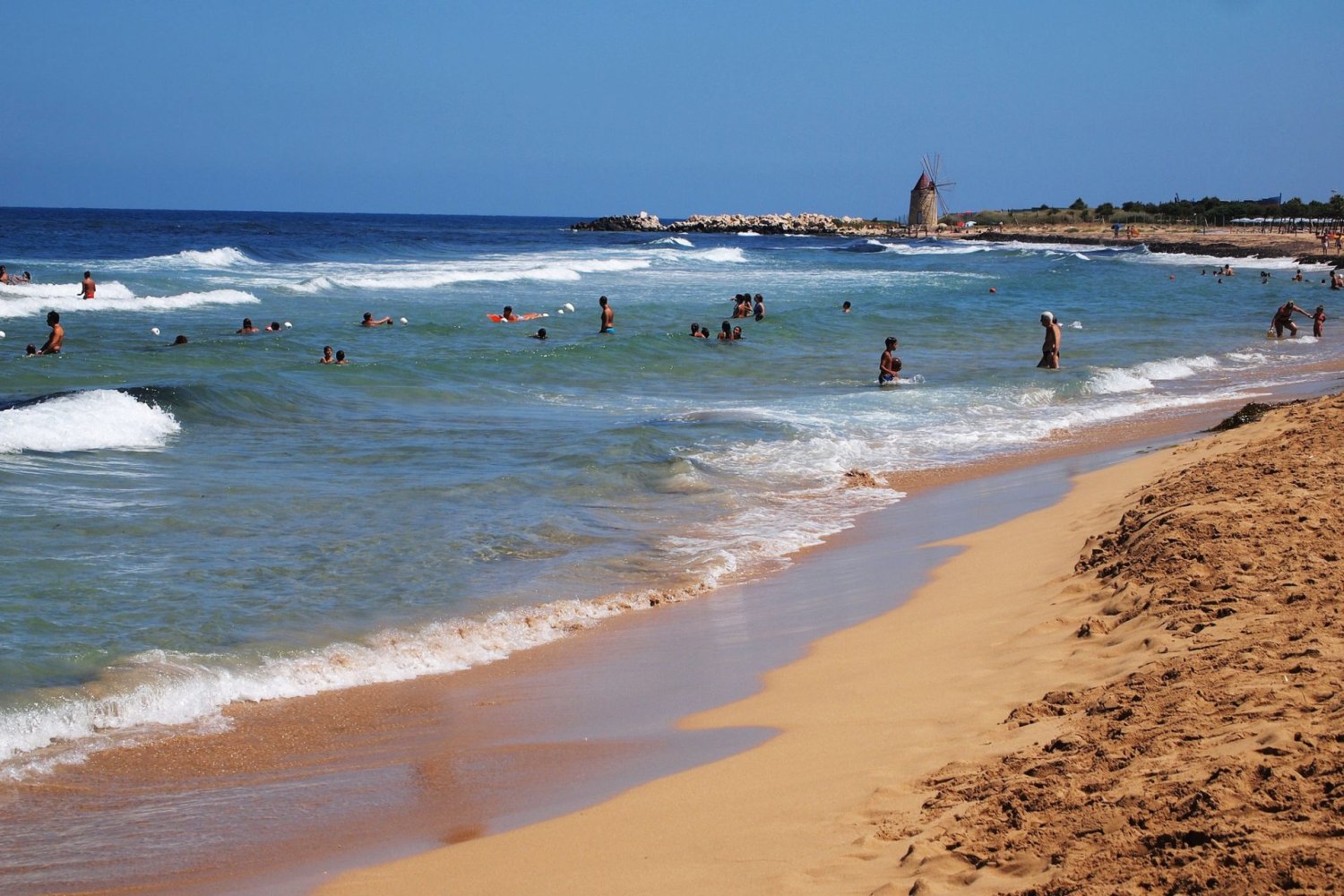 https://www.tp24.it/immagini_articoli/24-07-2026/1784904842-0-erice-nuove-segnalazioni-di-sversamenti-e-zecche-alla-spiaggia-di-s-giuliano.jpg