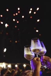 https://www.tp24.it/immagini_articoli/24-07-2026/torna-calici-di-stelle-la-sicilia-del-vino-diventa-un-viaggio-250.jpg