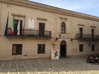 https://www.tp24.it/immagini_articoli/24-08-2026/erice-verso-il-voto-candidature-primarie-e-alleanze-guaiana-ago-della-bilancia-250.jpg