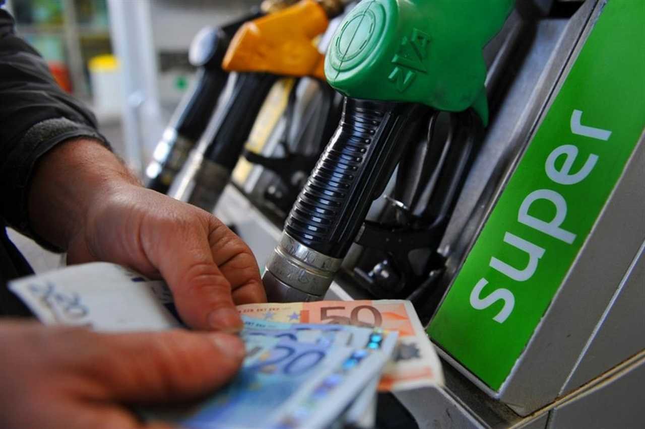 https://www.tp24.it/immagini_articoli/24-09-2026/1790272515-0-caro-carburanti-la-regione-prepara-gli-aiuti-per-gli-autotrasportatori.jpg