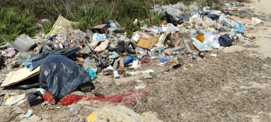 https://www.tp24.it/immagini_articoli/24-09-2026/marsala-rifiuti-degrado-al-salato-e-uno-scarico-a-mare-dopo-mesi-e-ancora-rimpallo-di-competenze-250.jpg
