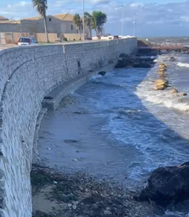https://www.tp24.it/immagini_articoli/24-11-2025/1763980361-0-marsala-al-lungomare-boeo-le-opere-di-protezione-della-costa-sono-davvero-efficaci.png