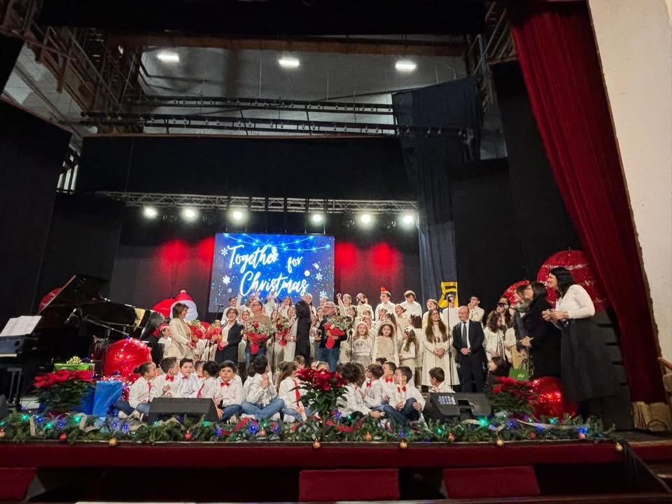 https://www.tp24.it/immagini_articoli/24-12-2025/1766561998-0-castelvetrano-al-teatro-selinus-il-concerto-together-for-christmas.jpg