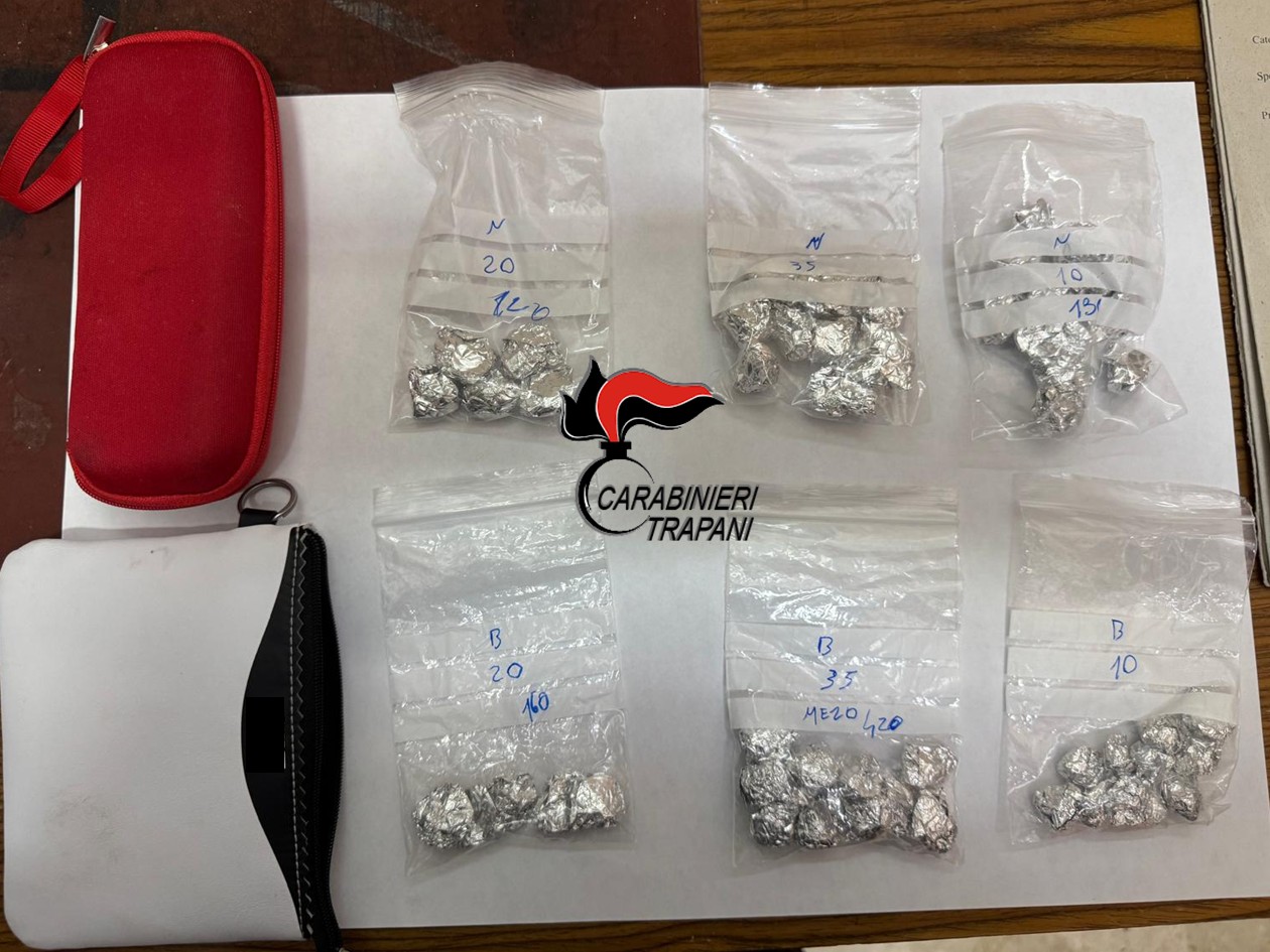 https://www.tp24.it/immagini_articoli/24-12-2025/1766579861-0-trapani-cocaina-e-crack-in-dosi-arrestato-26enne-al-quartiere-san-giuliano.jpg