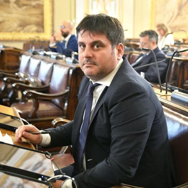https://www.tp24.it/immagini_articoli/25-02-2025/1740462868-0-sicilian-regional-councillor-arrested.jpg