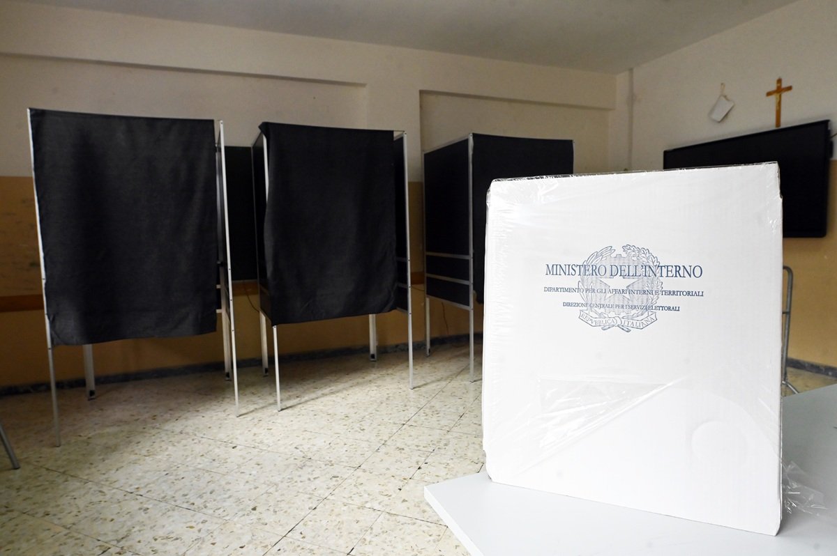 https://www.tp24.it/immagini_articoli/25-05-2026/1779739127-0-comunali-in-sicilia-il-voto-scuote-il-centrodestra-il-campo-largo-esulta-il-mpa-rivendica-risultati.jpg