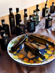 https://www.tp24.it/immagini_articoli/25-05-2026/l-olio-delle-contrade-siciliane-a-castelvetrano-la-sesta-edizione-della-rassegna-degli-extravergine-250.jpg
