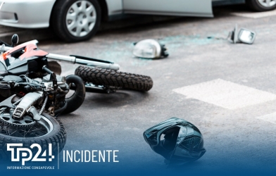 https://www.tp24.it/immagini_articoli/25-05-2026/scontro-tra-moto-e-scooter-morti-due-giovani-di-21-e-23-anni-250.jpg
