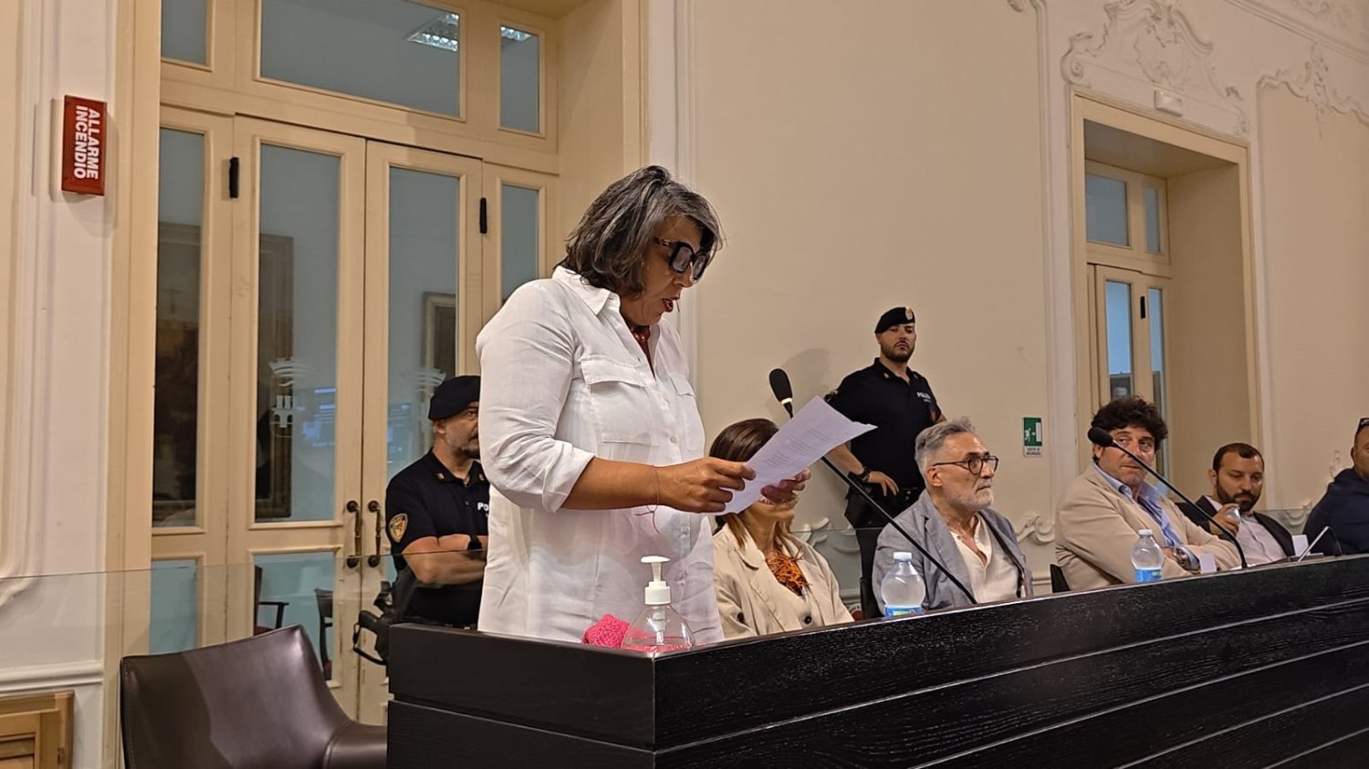 https://www.tp24.it/immagini_articoli/25-06-2026/1782413232-0-annalisa-bianco-torna-in-consiglio-e-passa-all-opposizione.jpg
