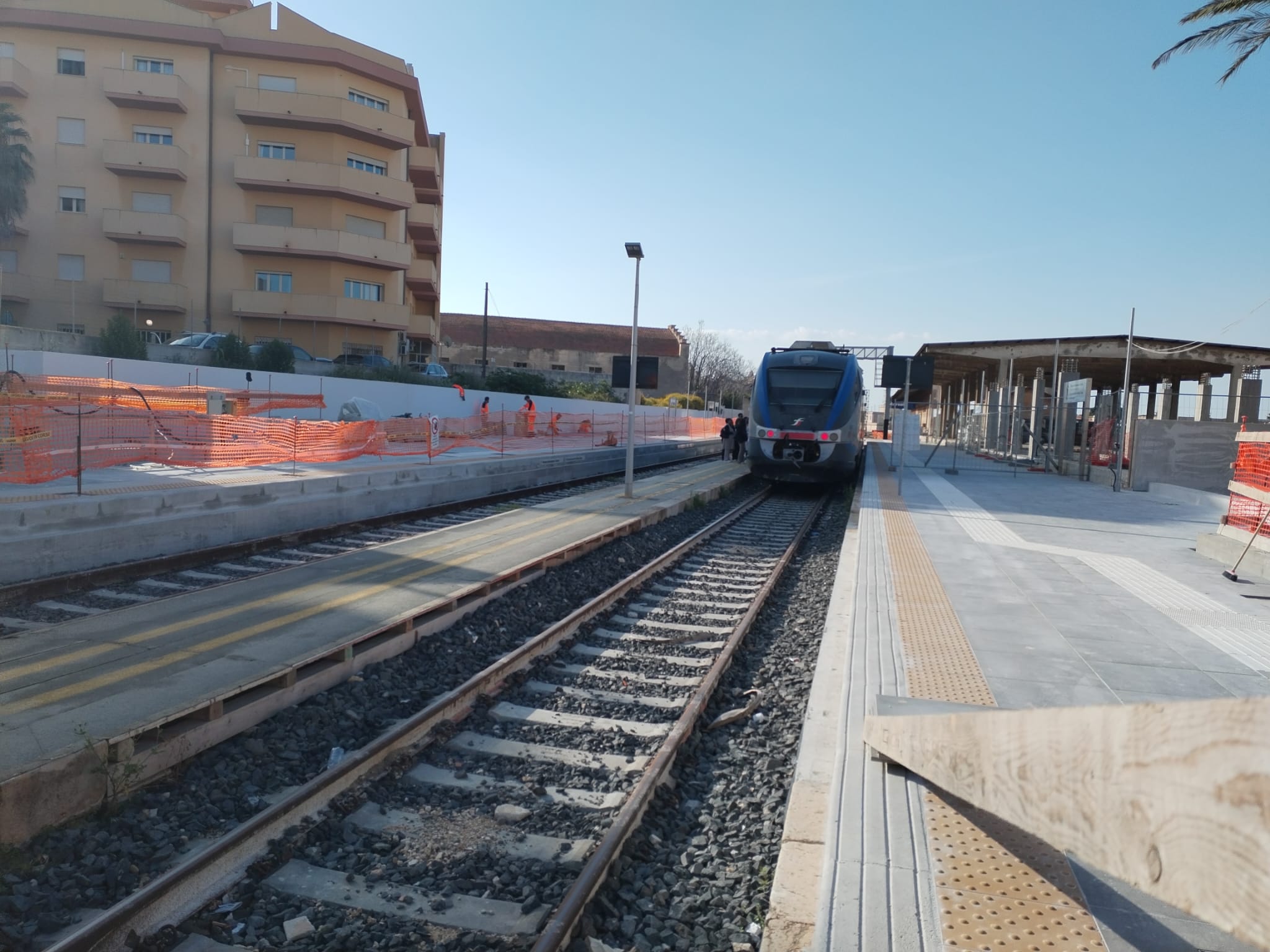 https://www.tp24.it/immagini_articoli/25-07-2025/1753433368-0-i-treni-in-provincia-di-trapani-la-settimana-da-incubo-di-una-pendolare.jpg