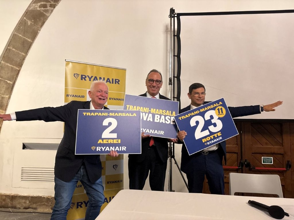 https://www.tp24.it/immagini_articoli/25-09-2025/1758762223-0-ryanair-torna-a-birgi-23-rotte-200-milioni-di-investimento-e-800-nuovi-posti-di-lavoro.jpg