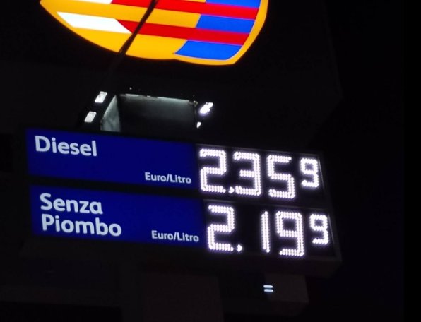 https://www.tp24.it/immagini_articoli/25-09-2026/1790331675-0-da-domani-diesel-piu-caro-dimezzato-il-taglio-delle-accise.jpg