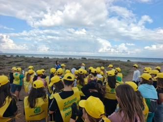 https://www.tp24.it/immagini_articoli/25-09-2026/a-favignana-studenti-e-volontari-puliscono-la-zona-di-sicchitella-250.jpg