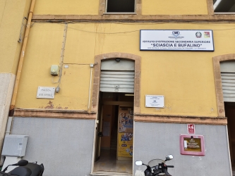 https://www.tp24.it/immagini_articoli/25-09-2026/acqua-nelle-scuole-la-nuova-procedura-rallenta-i-rifornimenti-a-trapani-l-emergenza-entra-nelle-aule-250.jpg