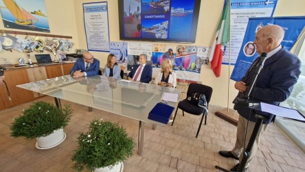 https://www.tp24.it/immagini_articoli/25-09-2026/trapani-nello-musumeci-alla-lega-navale-al-centro-il-futuro-della-portualita-250.jpg
