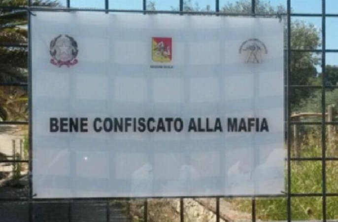 https://www.tp24.it/immagini_articoli/26-03-2026/1774511928-0-castelvetrano-il-comune-assegna-sei-immobili-confiscati-alla-mafia.jpg