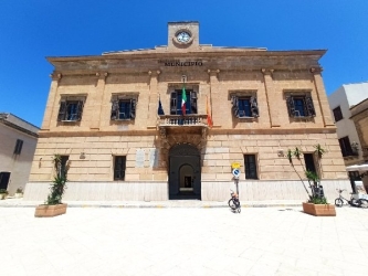 https://www.tp24.it/immagini_articoli/26-03-2026/favignana-il-consiglio-comunale-approva-il-dup-e-il-bilancio-di-previsione-2026-2028-250.jpg