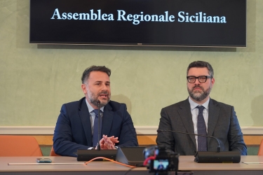 https://www.tp24.it/immagini_articoli/26-03-2026/liste-d-attesa-ultimatum-m5s-a-schifani-risposte-concrete-o-blocchiamo-il-parlamento-250.jpg