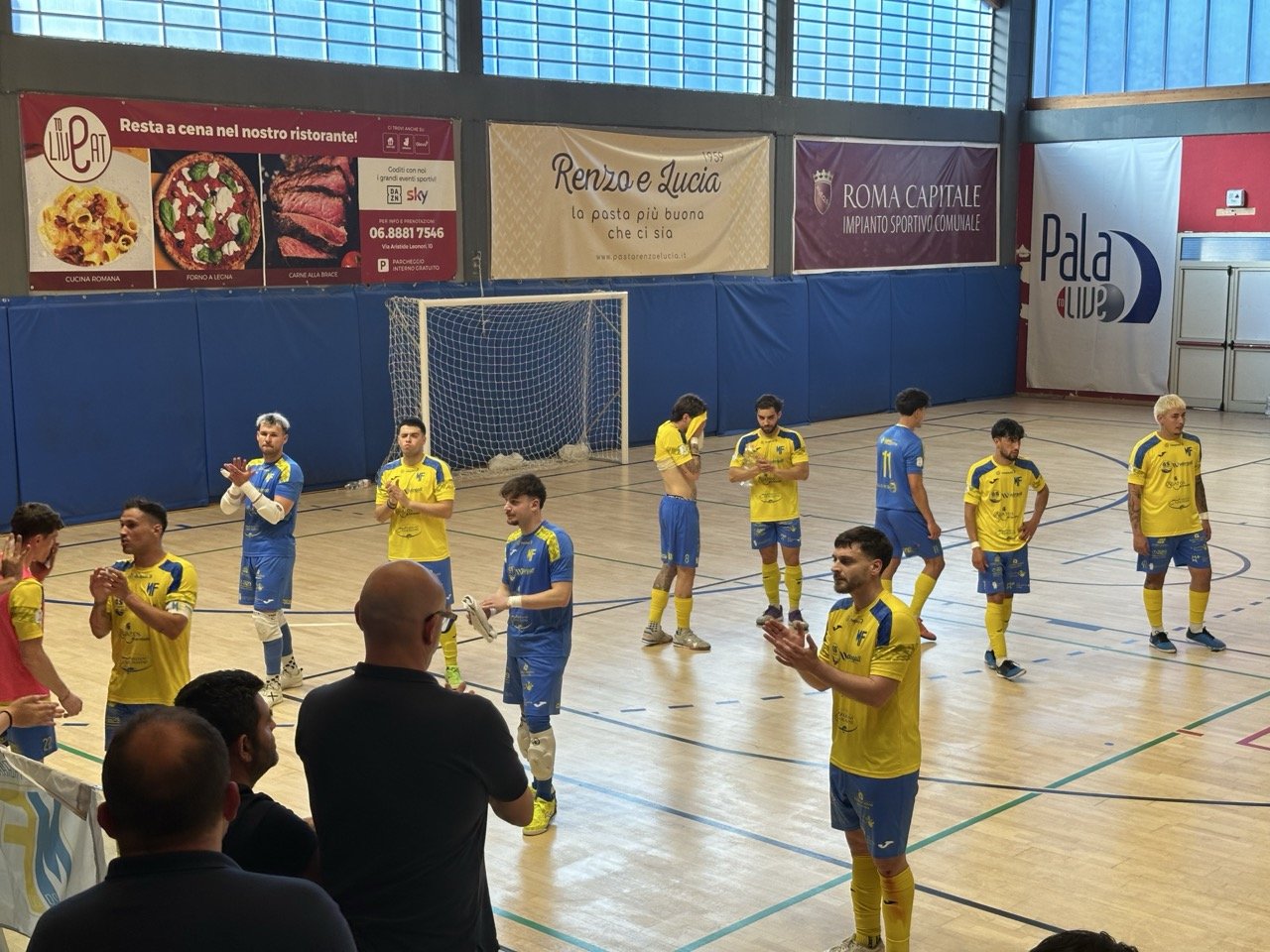 https://www.tp24.it/immagini_articoli/26-04-2026/1777239100-0-calcio-a-5-il-futsal-mazara-2020-perde-a-roma-gara-1-delle-semifinali-play-off.jpg