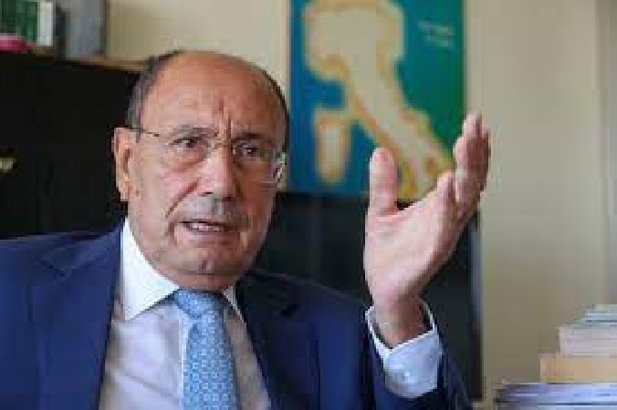 https://www.tp24.it/immagini_articoli/26-05-2026/1779776527-0-frana-di-niscemi-il-presidente-schifani-non-risponde-ai-pm.jpg