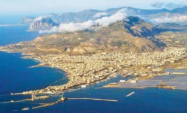 https://www.tp24.it/immagini_articoli/26-05-2026/1779783761-0-trapani-erice-il-comitato-riapre-il-dibattito-sulla-grande-citta.jpg