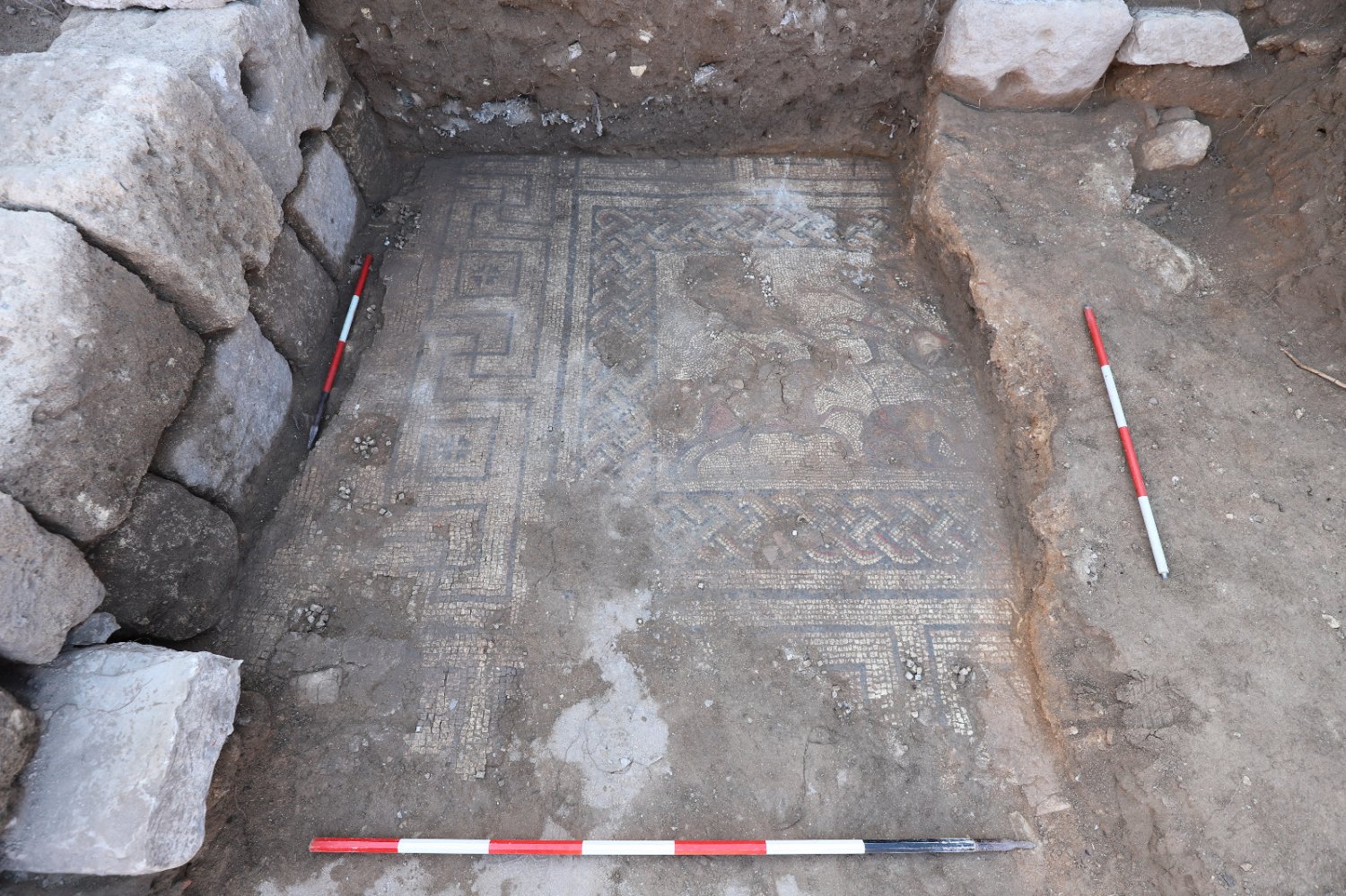 https://www.tp24.it/immagini_articoli/26-05-2026/1779803647-0-marsala-al-parco-lilibeo-riemerge-l-antico-mosaico-della-caccia.jpg