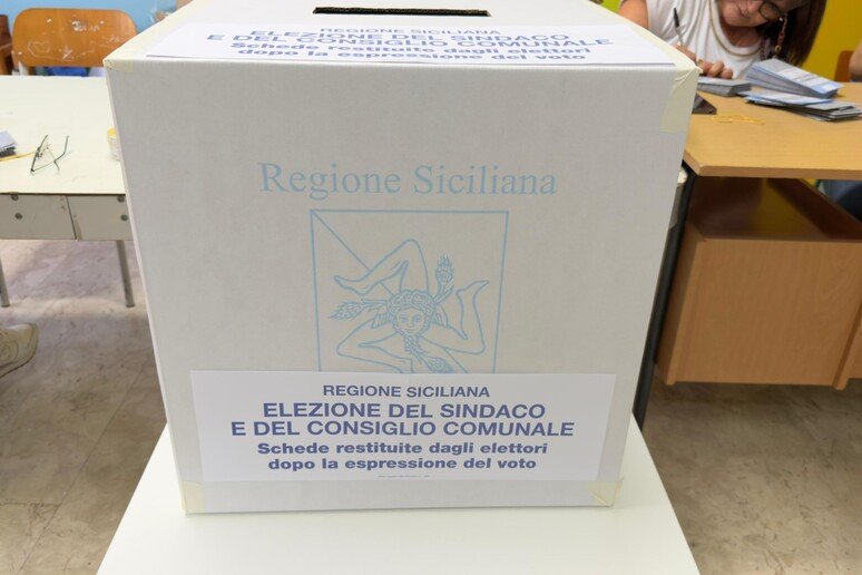 https://www.tp24.it/immagini_articoli/26-05-2026/1779826391-0-elezioni-centrodestra-in-crisi-in-sicilia-serve-una-riflessione-vera.jpg