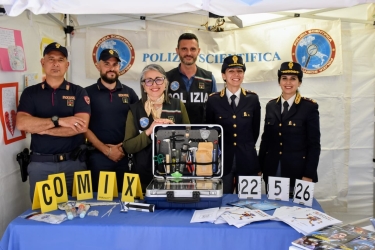 https://www.tp24.it/immagini_articoli/26-05-2026/la-polizia-di-stato-al-trapani-comix-fumetti-legalita-e-solidarieta-250.jpg