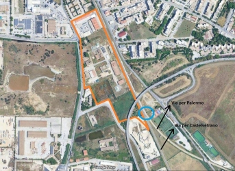 https://www.tp24.it/immagini_articoli/26-05-2026/trapani-traffico-bloccato-la-soluzione-radicale-spostare-la-stazione-250.jpg
