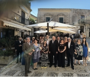 https://www.tp24.it/immagini_articoli/26-06-2026/ad-erice-le-riprese-per-il-nuovo-film-offerta-speciale-250.jpg