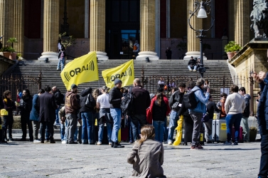 https://www.tp24.it/immagini_articoli/26-06-2026/giovani-siciliani-il-73-non-crede-nel-cambiamento-e-guarda-lontano-dall-isola-250.jpg