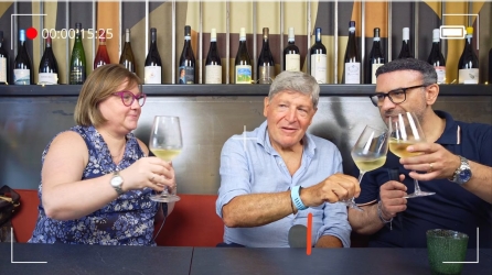 https://www.tp24.it/immagini_articoli/26-06-2026/in-vino-veritas-valerio-valenti-mi-candido-sindaco-di-trapani-250.jpg