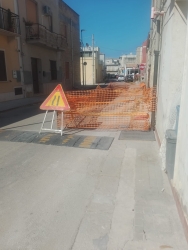 https://www.tp24.it/immagini_articoli/26-06-2026/trapani-disagi-per-i-residenti-di-xitta-marciapiedi-e-utenze-danneggiate-250.jpg
