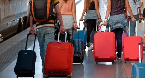 https://www.tp24.it/immagini_articoli/26-07-2026/la-sicilia-perde-i-suoi-giovani-175mila-in-dieci-anni-nel-trapanese-sono-13mila-250.jpg