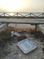 https://www.tp24.it/immagini_articoli/26-07-2026/marsala-il-tramonto-le-egadi-il-cartone-pizza-e-la-bottiglia-di-birra-il-paradosso-a-capo-boeo-250.jpg