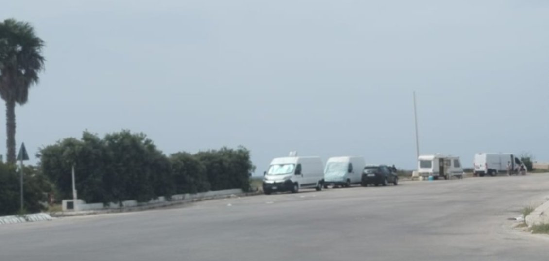 https://www.tp24.it/immagini_articoli/26-08-2026/1787738279-0-marsala-rifiuti-e-bivacchi-al-porticciolo-penalizzano-la-mia-attivita.jpg