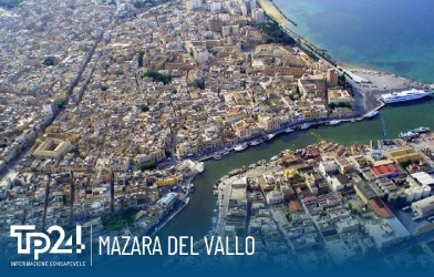 https://www.tp24.it/immagini_articoli/26-08-2026/mazara-rifiuti-e-degrado-esplode-la-protesta-dei-cittadini-billardello-attacca-la-regione-250.jpg