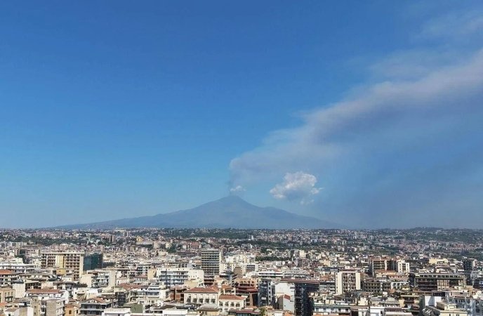 https://www.tp24.it/immagini_articoli/26-09-2026/1790410985-0-nuova-eruzione-dell-etna-voli-dirottaiti-a-palermo-trapani-e-comiso.jpg