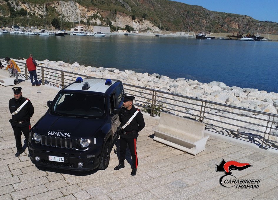 https://www.tp24.it/immagini_articoli/26-09-2026/1790412518-0-castellammare-in-due-sorpresi-e-arrestati-mentre-rubano-in-un-camper-vicino-alla-spiaggia-playa.jpg