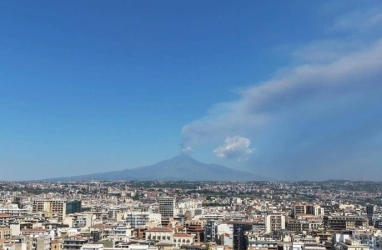 https://www.tp24.it/immagini_articoli/26-09-2026/nuova-eruzione-dell-etna-voli-dirottati-a-palermo-trapani-e-comiso-250.jpg