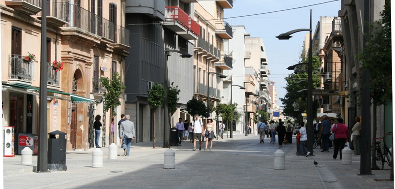 https://www.tp24.it/immagini_articoli/26-11-2025/1764139355-0-marsala-non-siamo-piu-liberi-di-camminare-in-centro-ecco-cosa-e-accaduto-in-via-roma.jpg