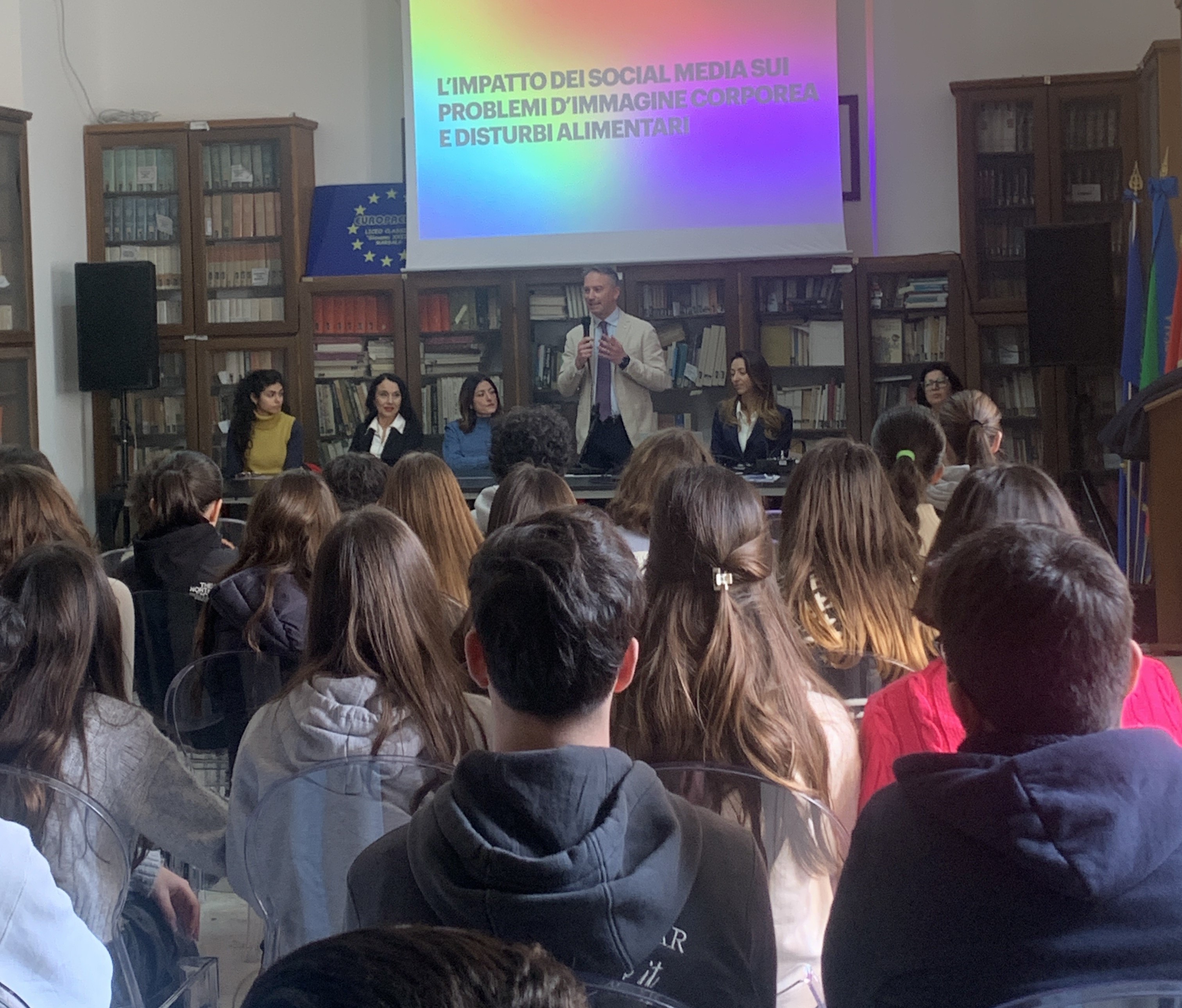 https://www.tp24.it/immagini_articoli/27-02-2025/1740649019-0-giovani-social-e-disturbi-alimentari-un-incontro-al-liceo-classico-di-marsala.jpg