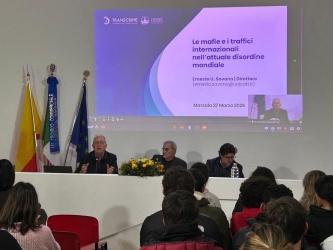 https://www.tp24.it/immagini_articoli/27-03-2026/marsala-le-mafie-globali-entrano-in-aula-nel-vuoto-prosperano-250.jpg